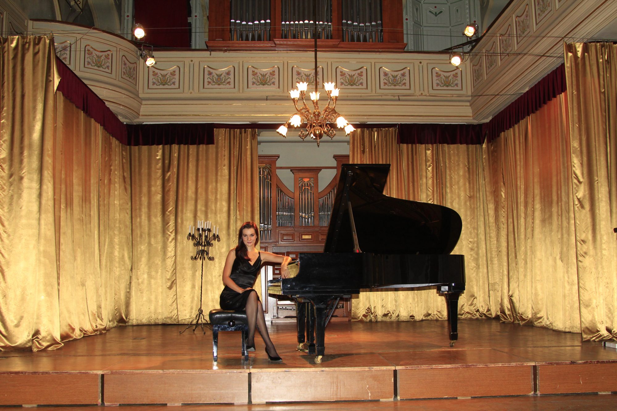 Tunde-Ilona Krasznai Pianist